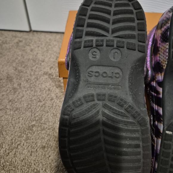 CROCS Kids Slippers - Pink and Black Leopard Print - Picture 3 of 3